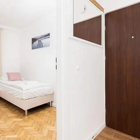 Bright Nevada With Balcony In By Renters *