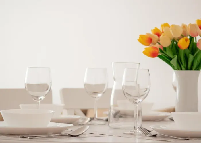 Bright Nevada With Balcony In By Renters 格但斯克