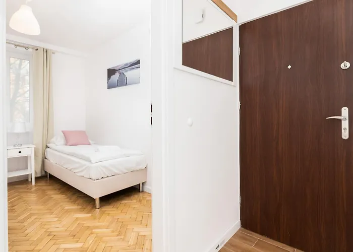 Bright Nevada With Balcony In By Renters *