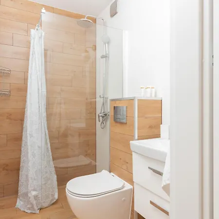 Seaside & Reagan Park With Balcony By Renters *